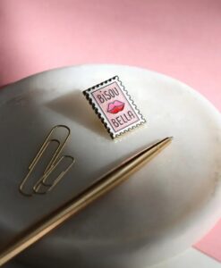 Pin’s Bisou Bella – All The Ways To Say